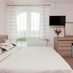 Bed & Breakfast Portowa - 120 Metrow Od Plazy Dziwnów