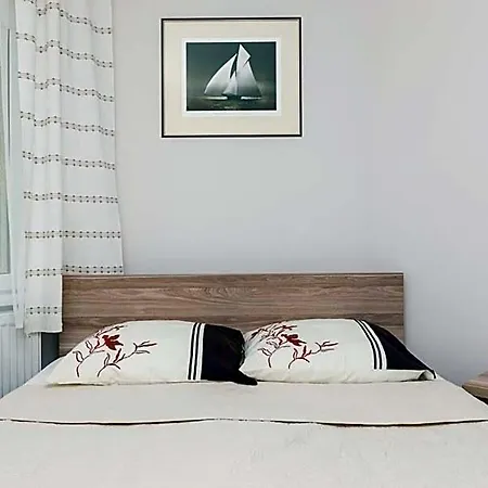 Portowa - 120 Metrow Od Plazy Bed & Breakfast 3*